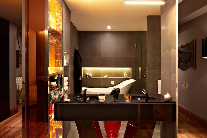 Room 32 of 54