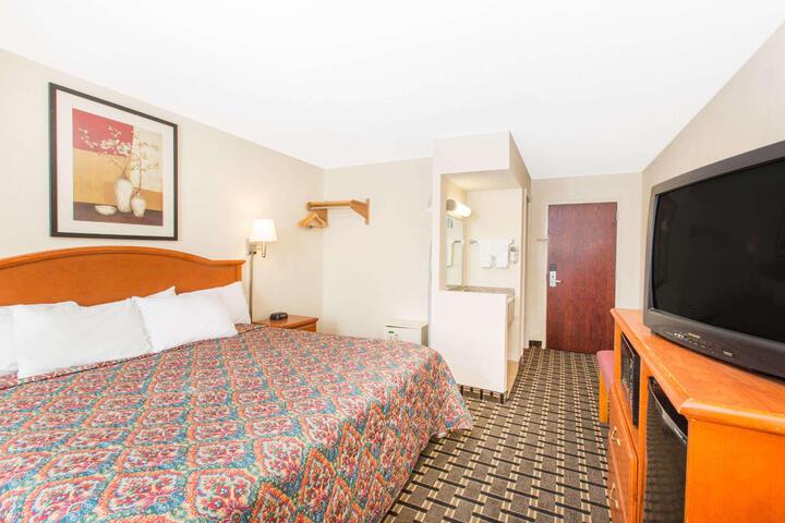 1 King Bed (6 of 13)
