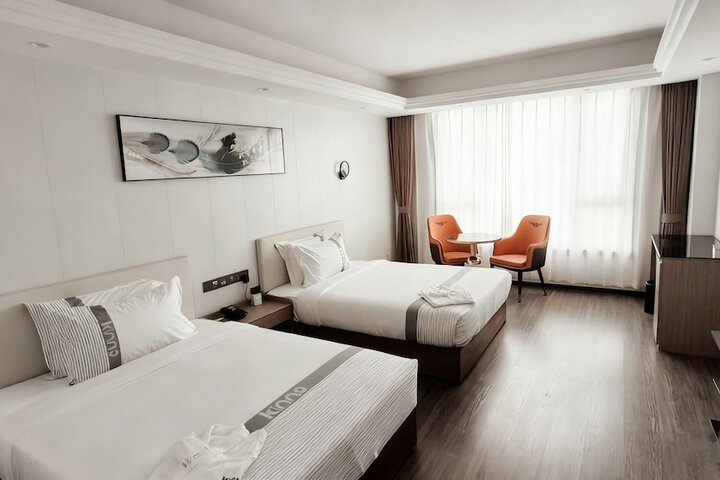 Room 8 of 33