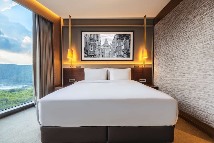 Room 34 of 202