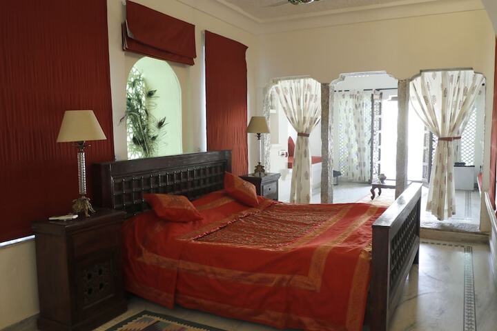 Room 6 of 27