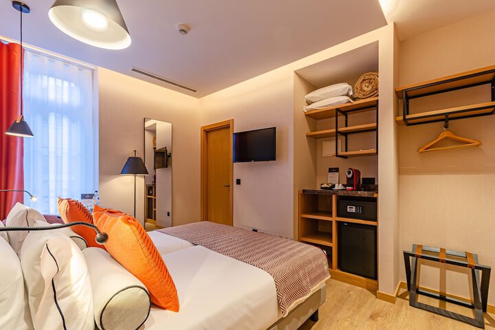 Room 20 of 99