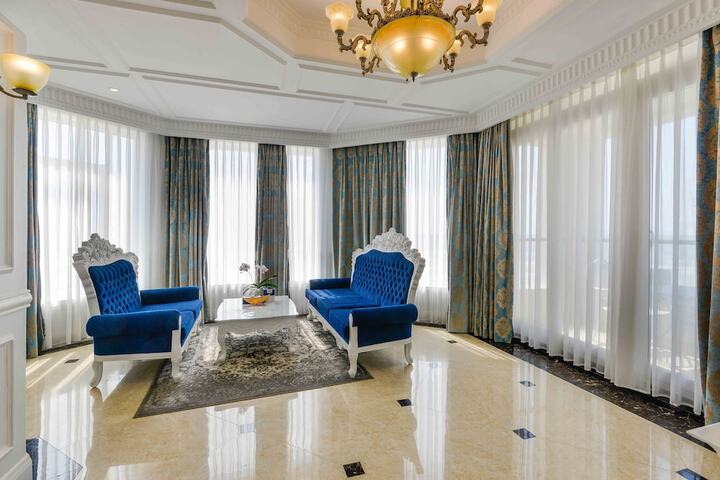 Room 82 of 195