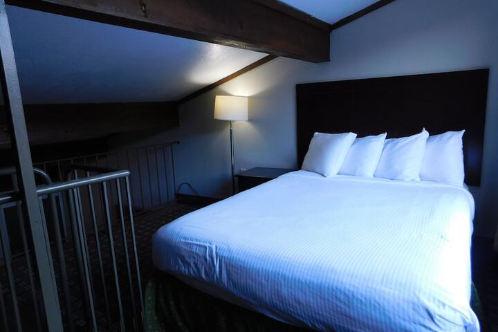 Standard | King Bed (22 of 64)