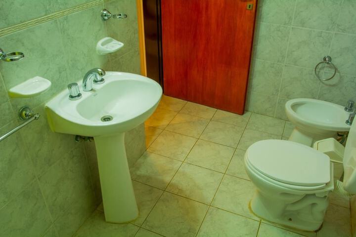 Room 6 of 10