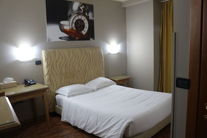 Room 6 of 59