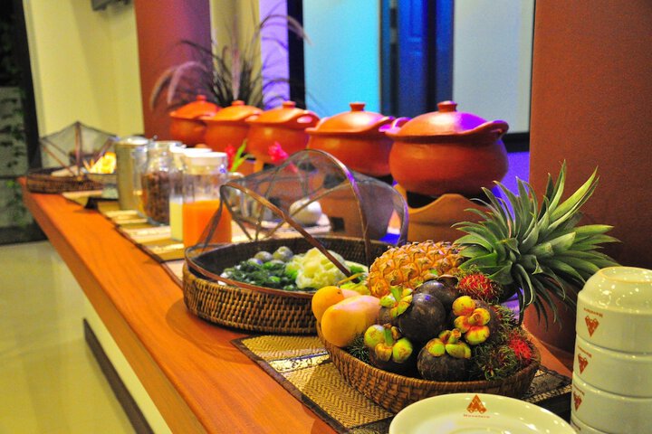 Dining 49 of 65