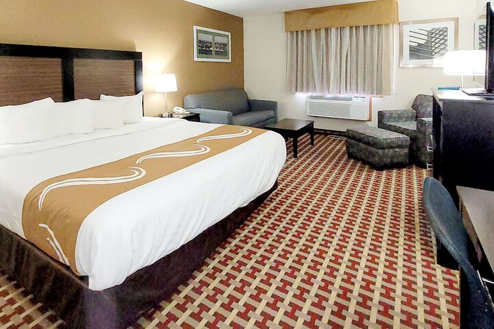 Standard King Bed Accessible (16 of 17)