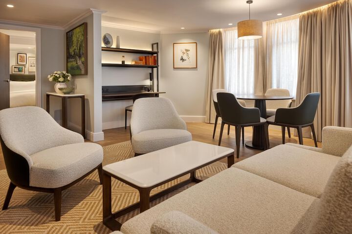 Room 43 of 170