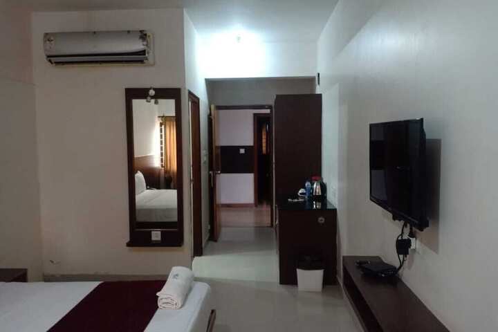 Room 8 of 19