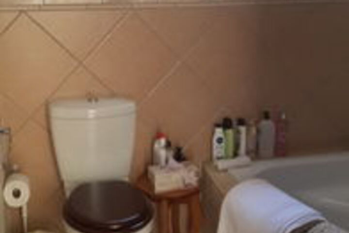 Room 4 of 28