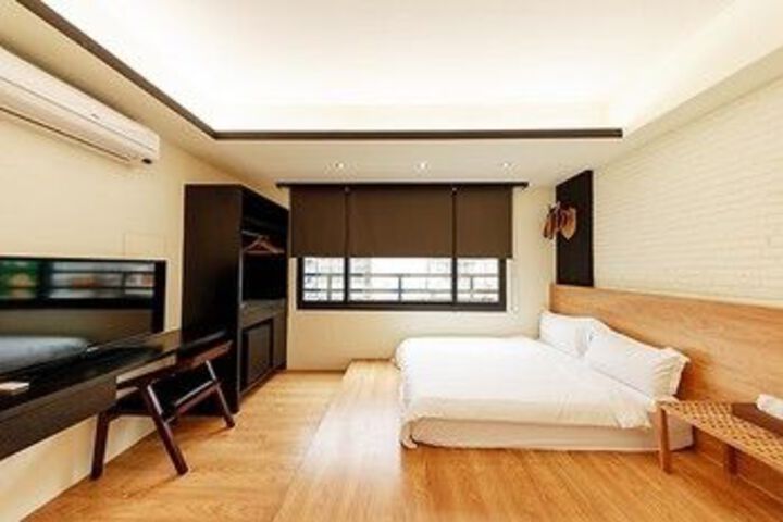 Room 8 of 25