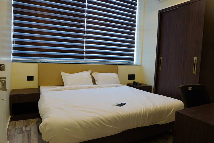 Room 4 of 13