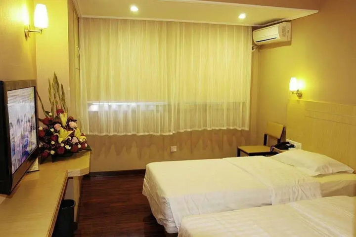 Room 4 of 15