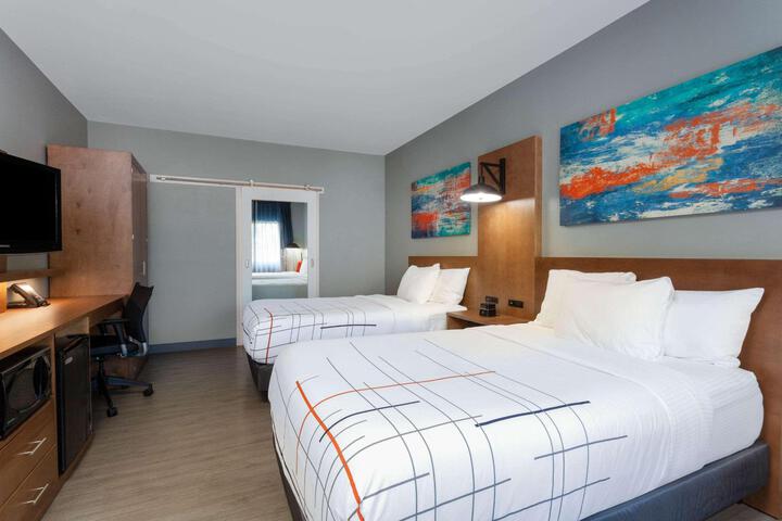 2 Double Beds (10 of 10)