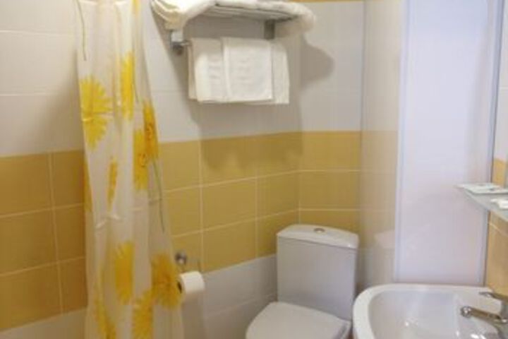 Room 16 of 176