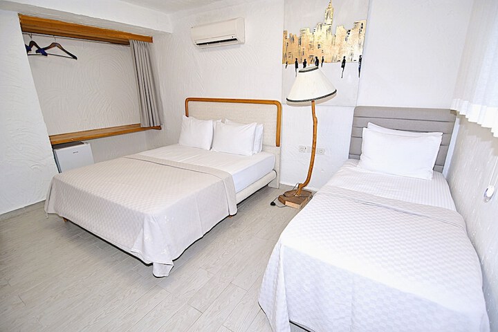 Room 10 of 98