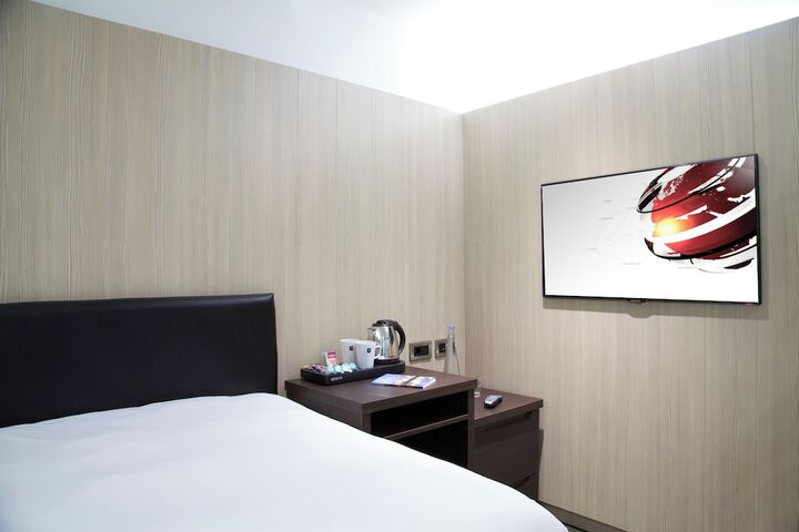 Room 13 of 37