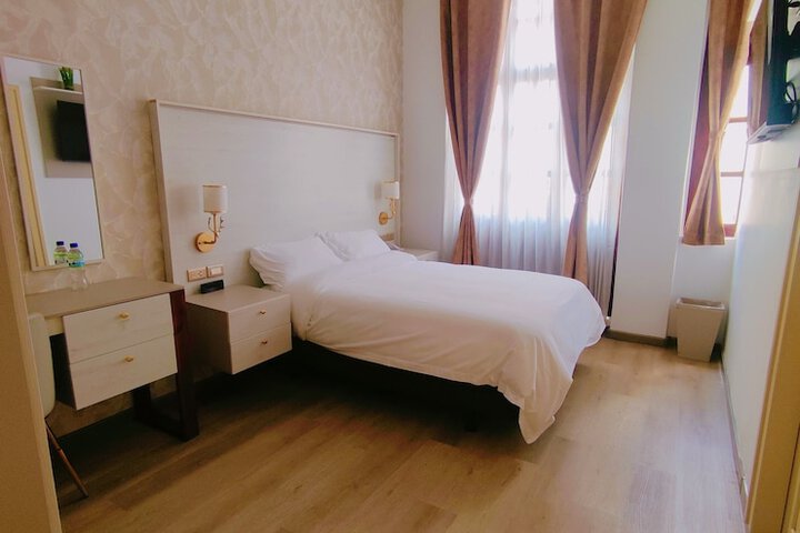 Room 25 of 90