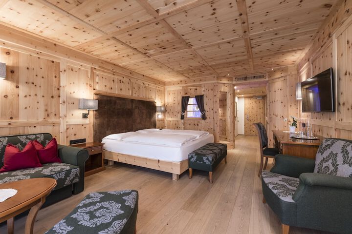 Room 4 of 70