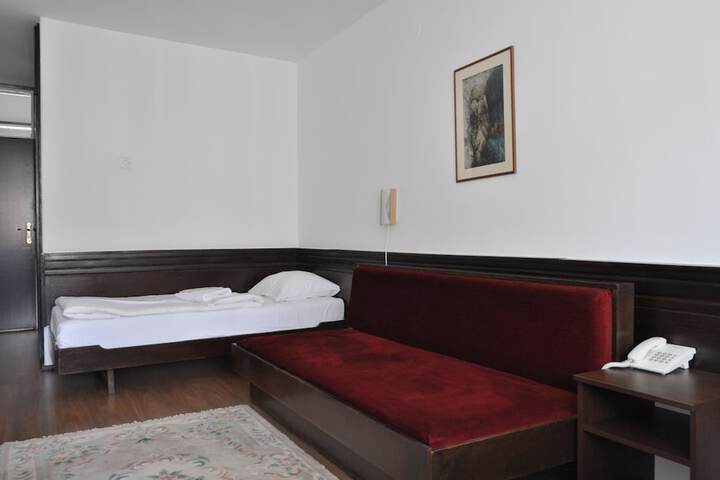 Room 16 of 68