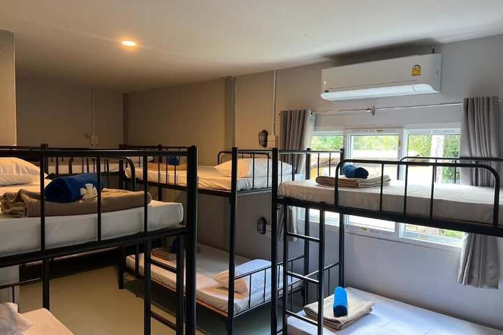 Room 4 of 25
