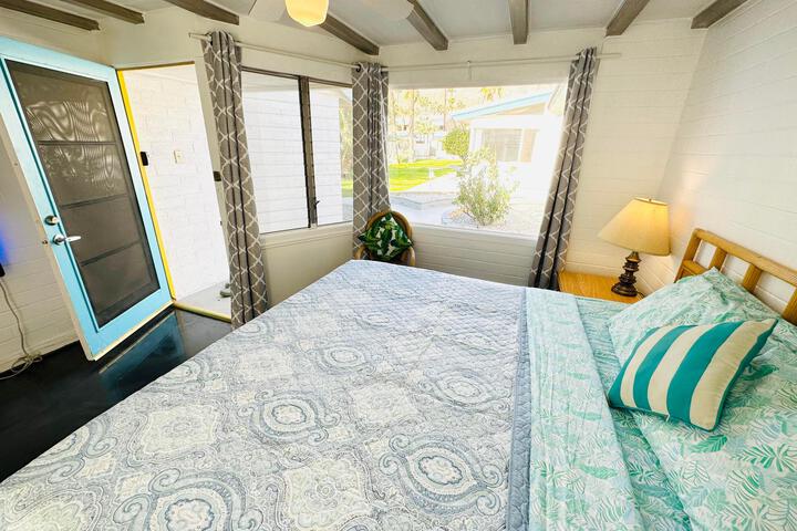 Studio King Bed Patio Kitchenette (2 of 51)