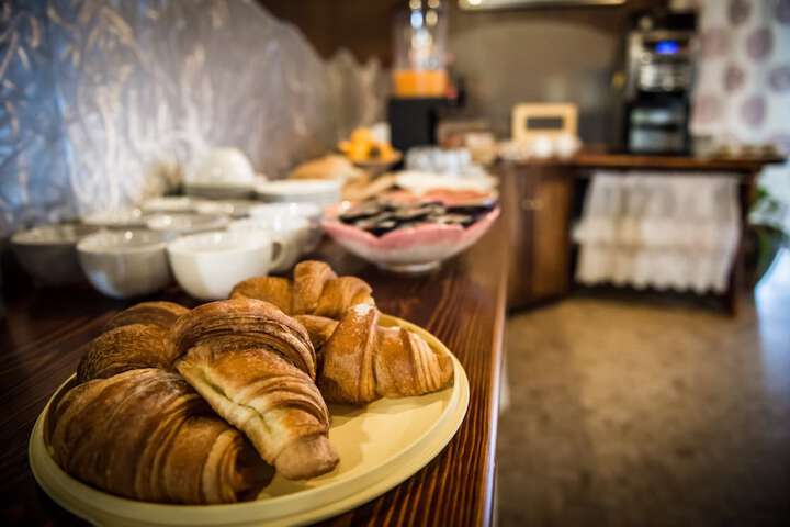 Breakfast/Coffee Service 18 of 42