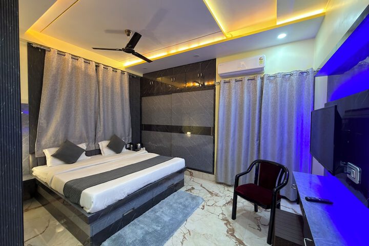 Room 30 of 48