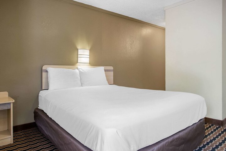 2 Queen Beds (3 of 5)