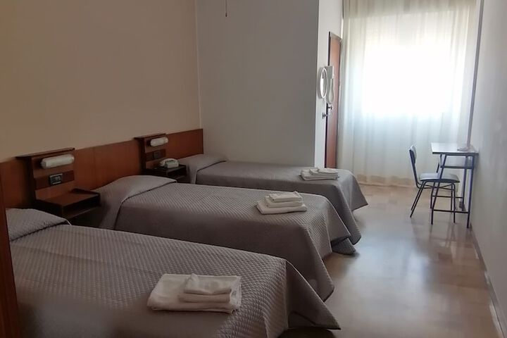 Room 9 of 37