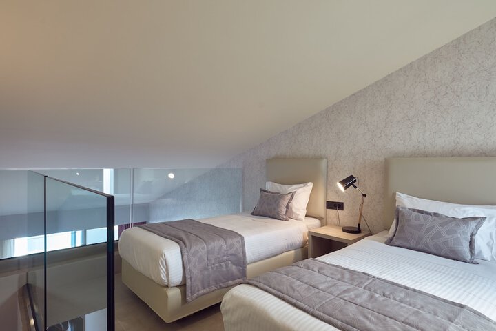 Room 8 of 35