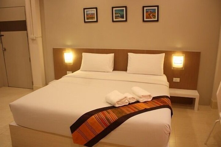 Room 6 of 52