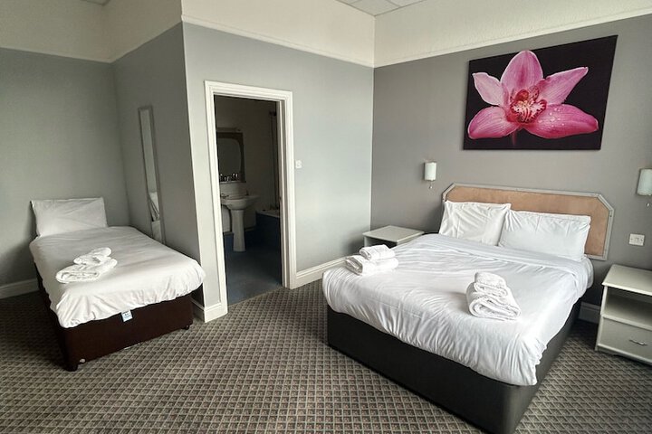 Room 6 of 32