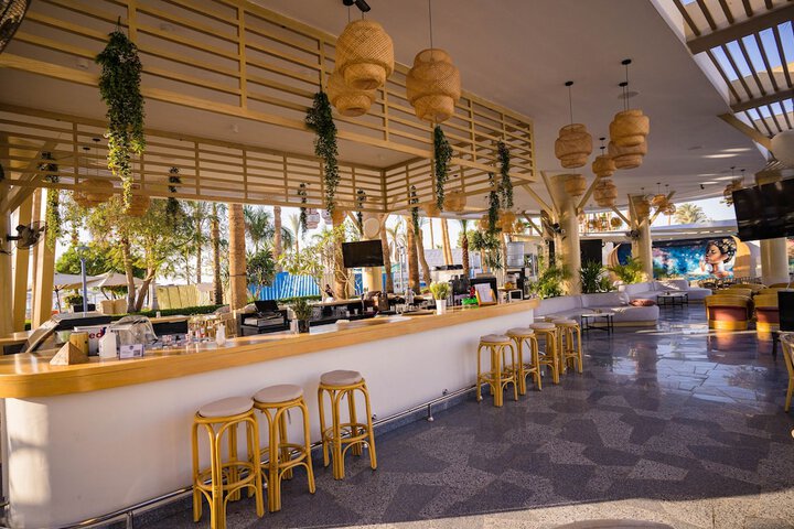 Lounge 191 of 249