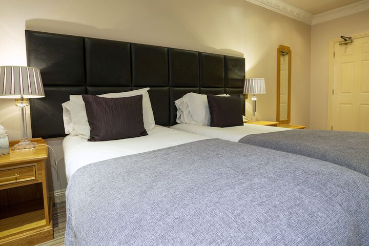 Room 4 of 68