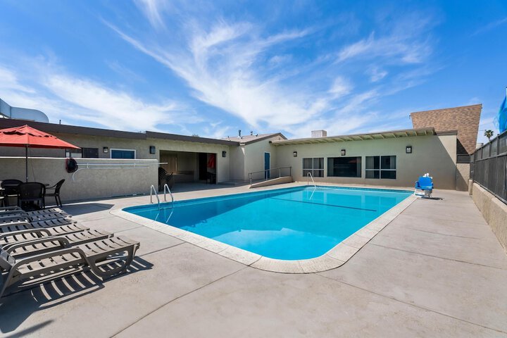 Pool 24 of 36