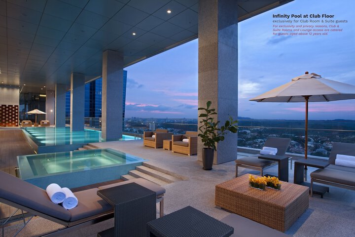 Pool Hotel