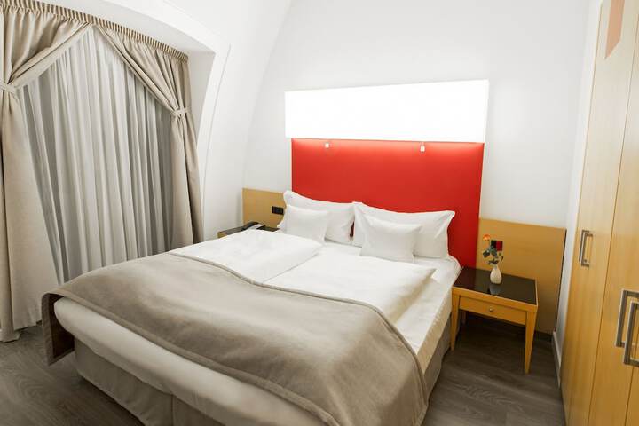 Room 12 of 60