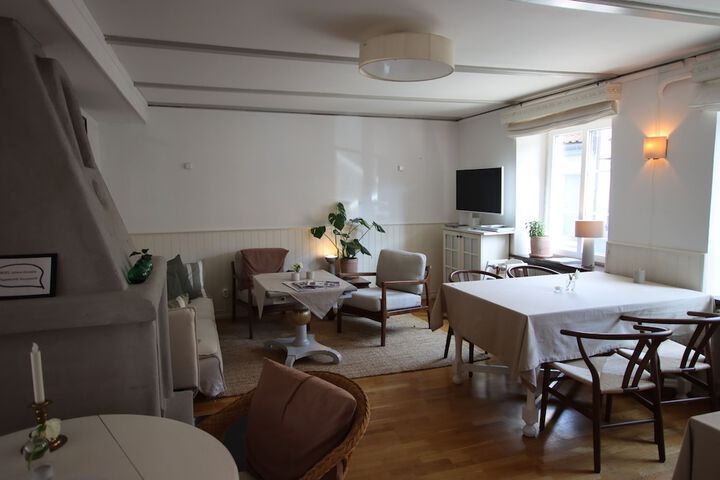 Room 53 of 62
