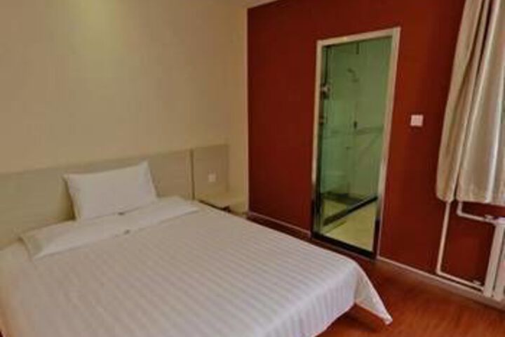 Room 10 of 18