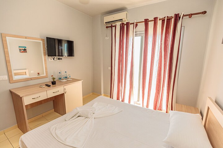 Room 16 of 40