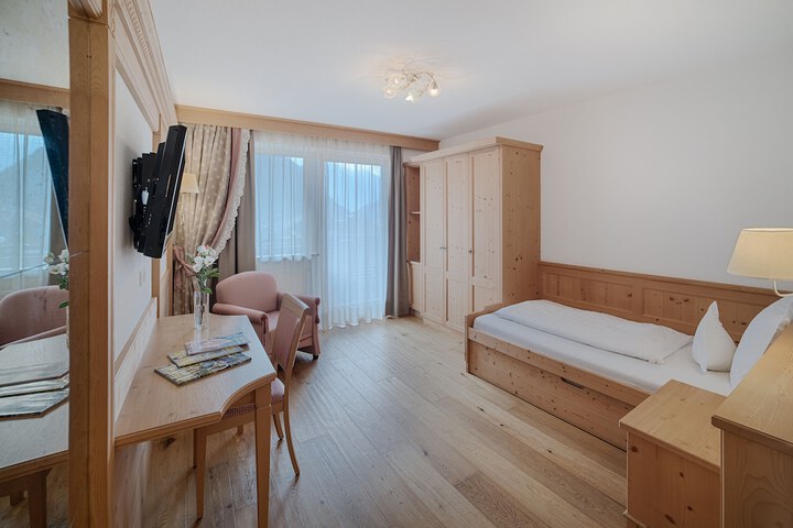 Room 10 of 32