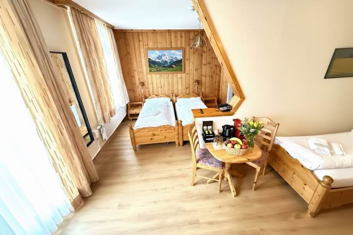 Room 37 of 163