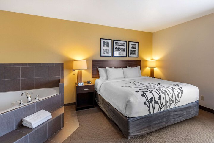 Room 14 of 36
