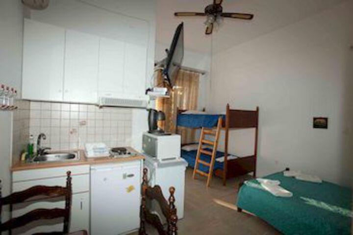 Room 10 of 26
