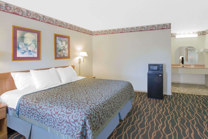 Room 4 of 15