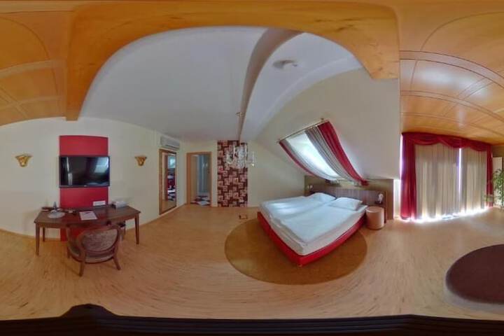 Room 24 of 53