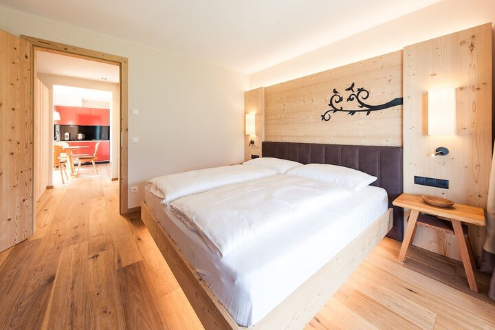 Room 3 of 157