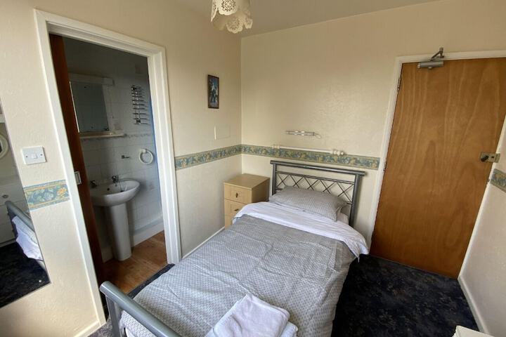Room 7 of 11